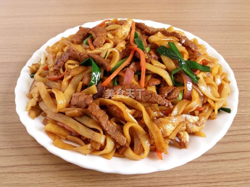 黑椒肉丝炒河粉